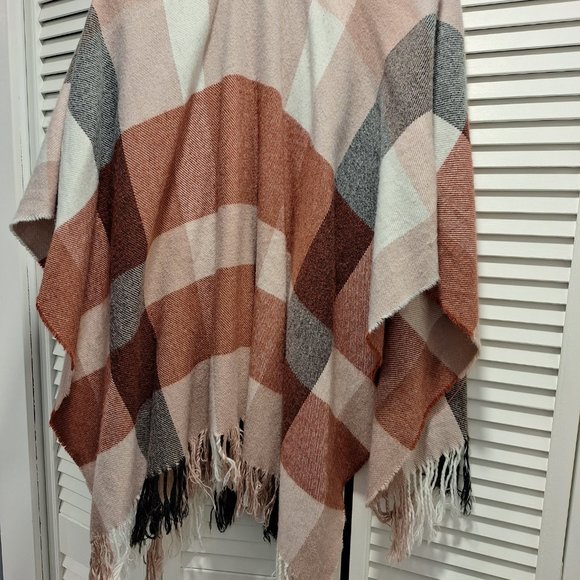 Lauren Conrad Shawl - Picture 2 of 2
